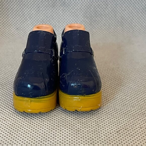 MGA Bratz Boyz Doll Pair Feet Shoes Navy Blue Side Buckle Yellow Sole - Picture 2 of 3